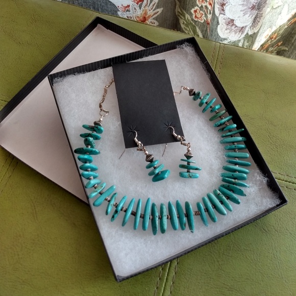 Jewelry Set - Picture 2 of 2